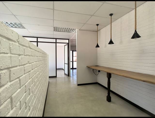 252M² OFFICE TO LET IN WILLOWBROOK